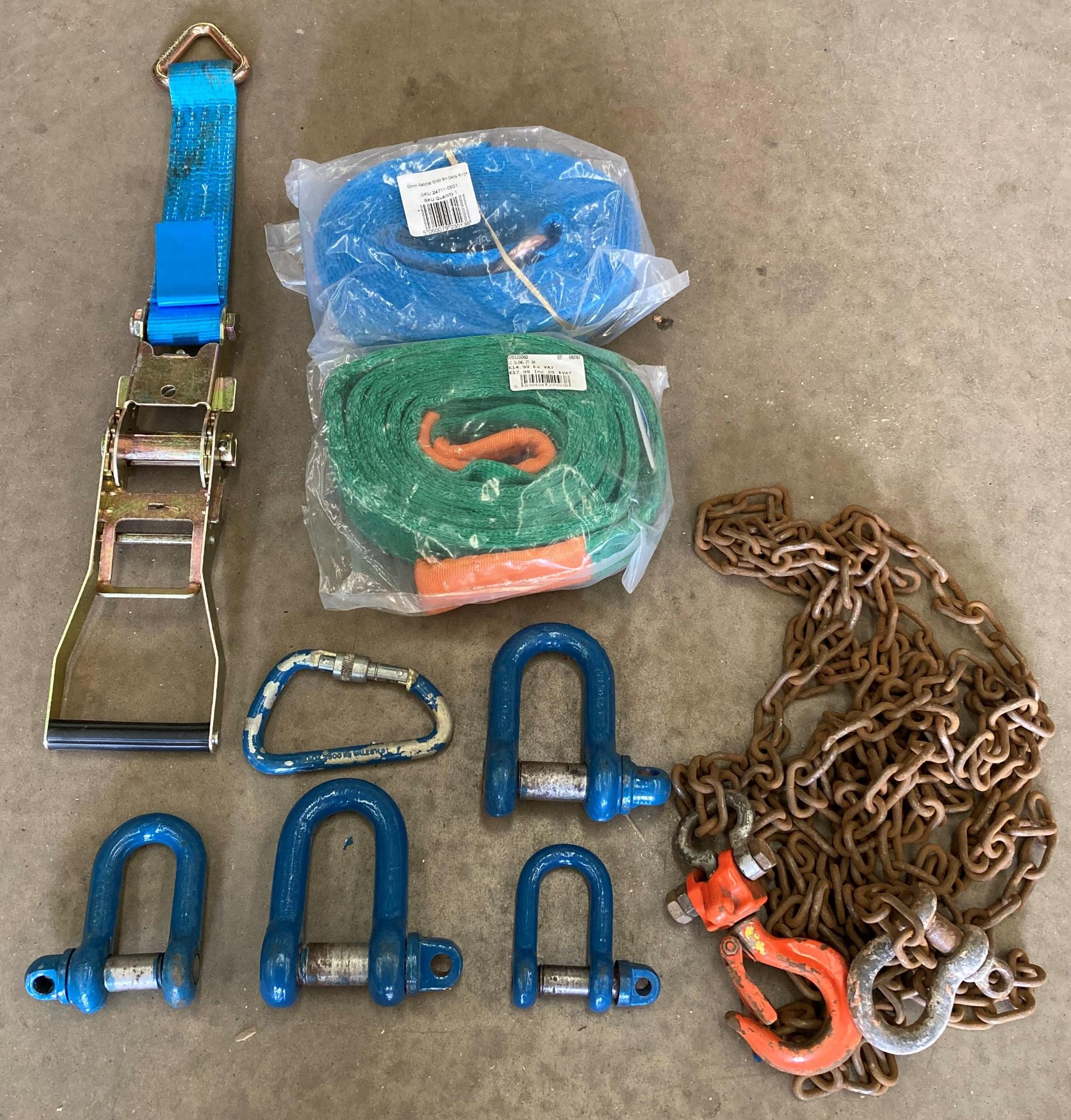 Contents to box - two ratchet straps, one ratchet,