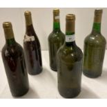 5 x bottles of unlabelled wine (sold as seen - not for consumption) (AA06)