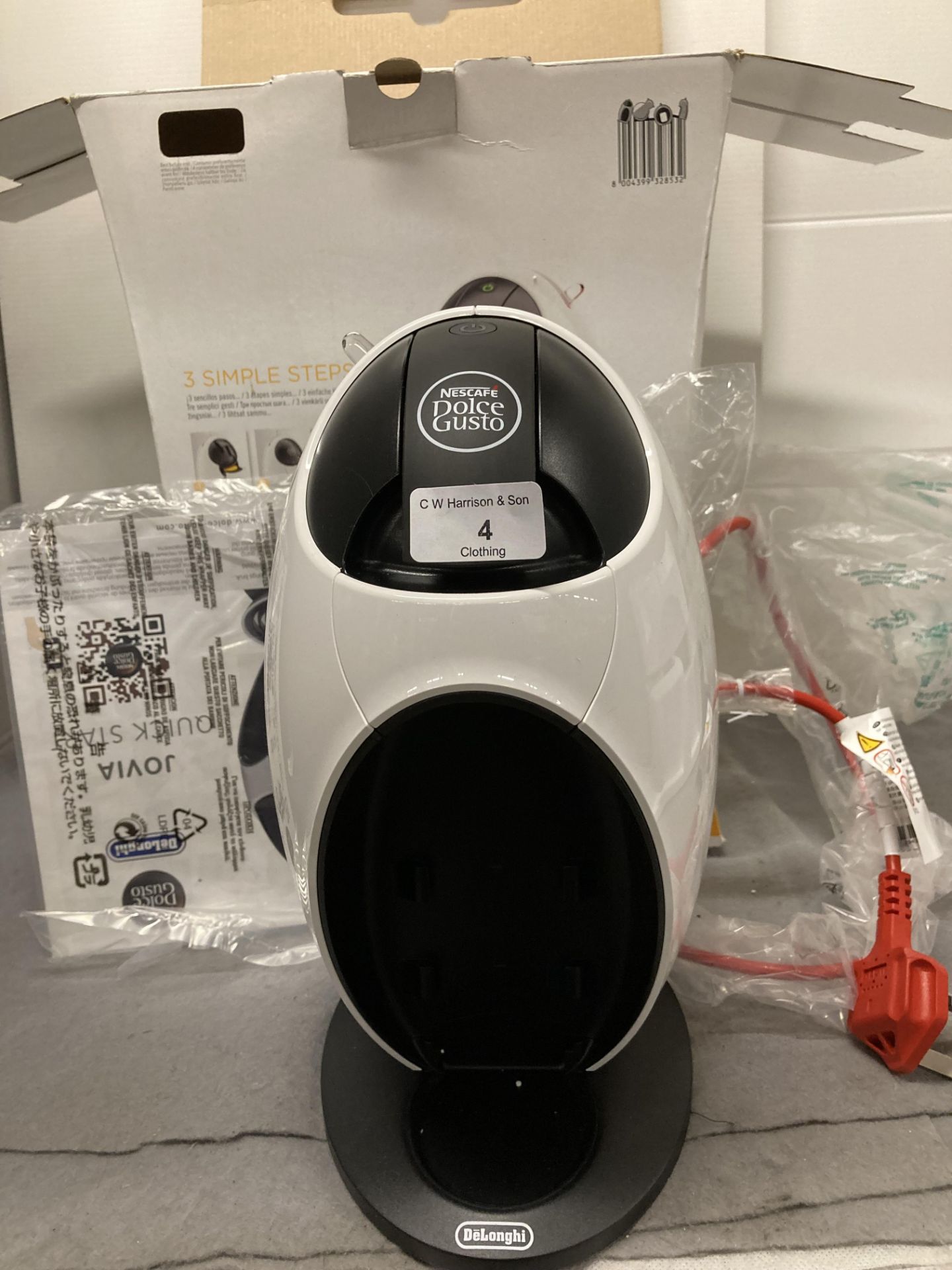 De Longhi Nescafe Dolce Gusto coffee machine in box *Please note the final purchase price is
