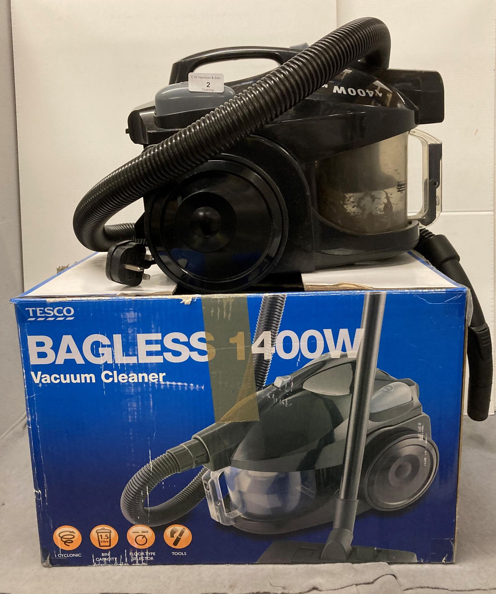 Tesco 400w bagless vacuum cleaner in box *Please note the final purchase price is subject to 20%