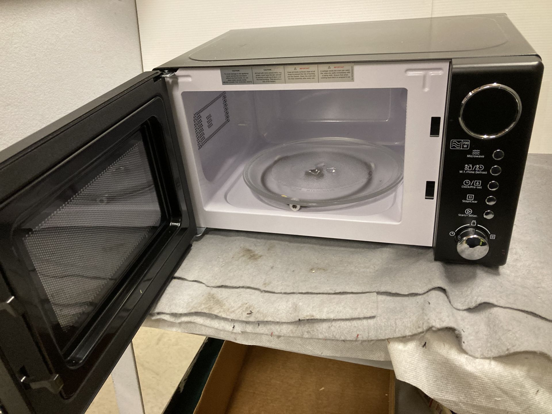 Goodman microwave oven 355250 *Please note the final purchase price is subject to 20% VAT on the - Image 2 of 2