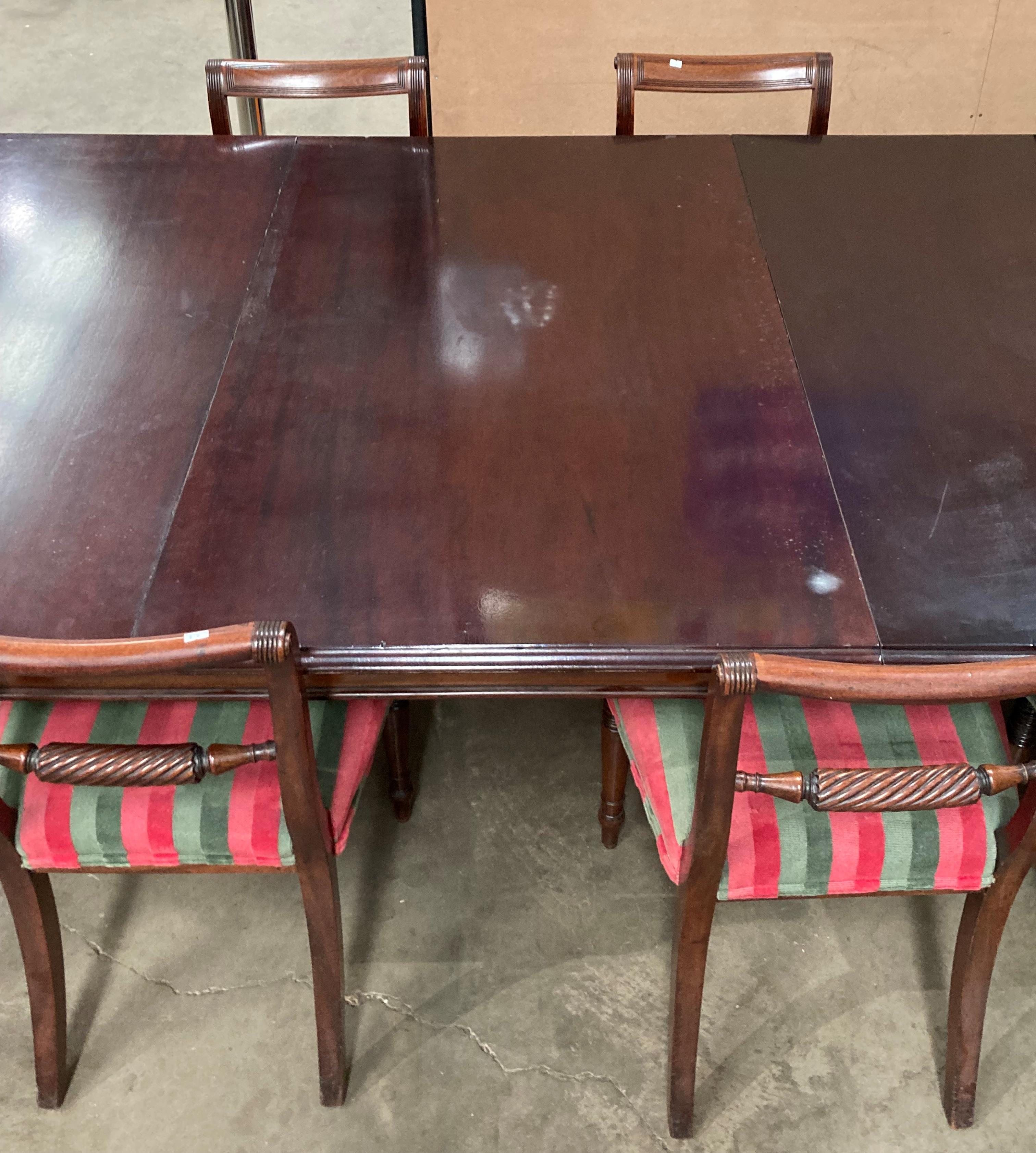 A Victorian mahogany extending dining table with two extra leaves on turned shaped legs - Image 11 of 14