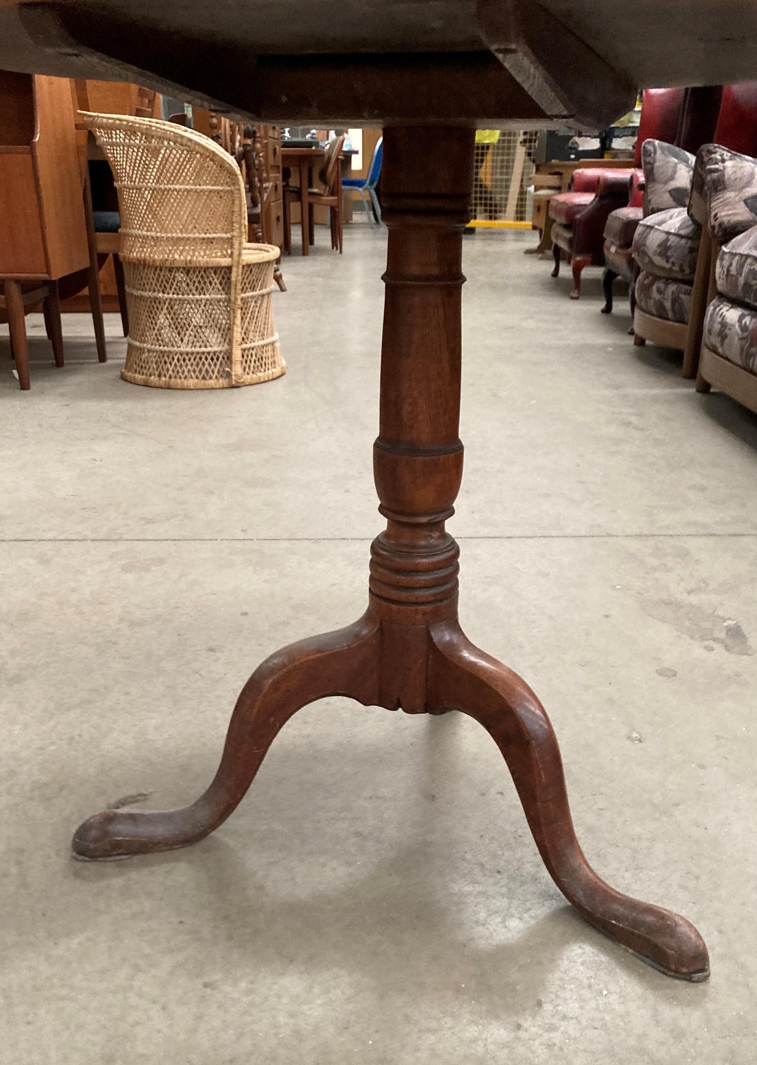 A George III oak tilt top tripod table with circular top 78cm diameter - Image 2 of 4