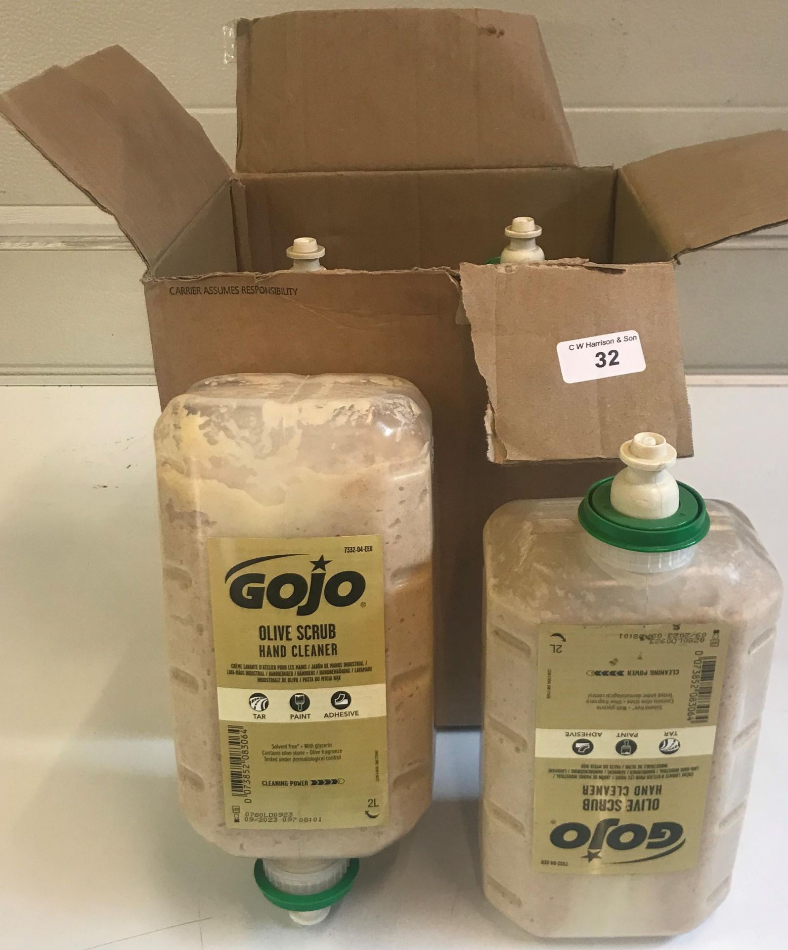 1 x box of 4 x 2L GoJo Olive scrub hand cleaner refill