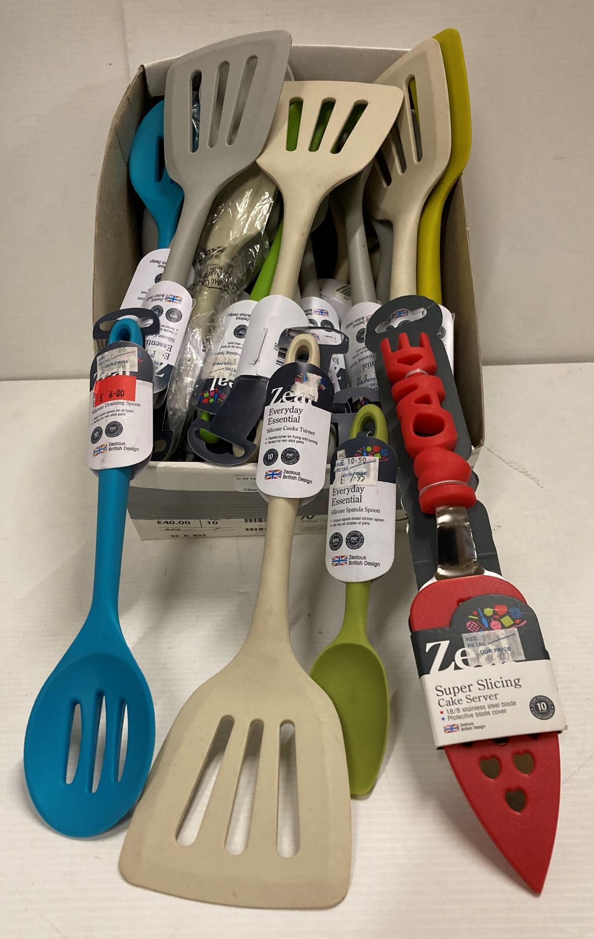 30 x assorted Zeal silicone spatulas and cake servers (T10)