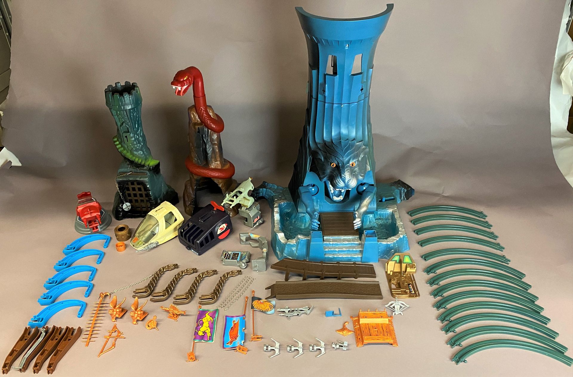 ETERNIA - Vintage Masters of the Universe Playset and Original Box (MOTU) - Appears to be complete - Image 2 of 125