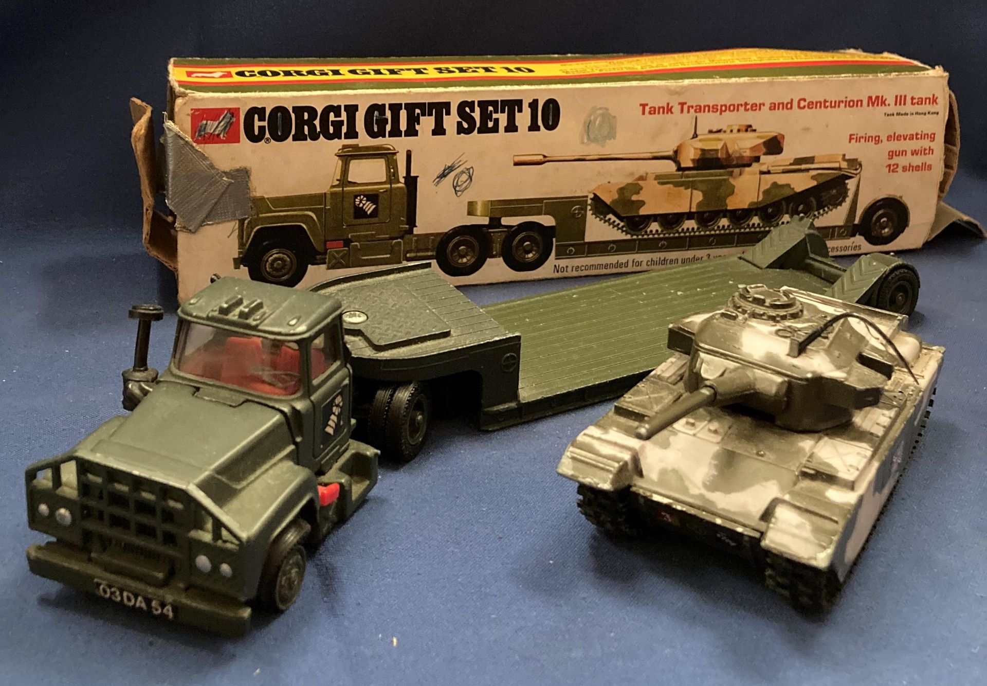 Corgi gift set 10 tank transporter and Centurion MKIII tank in box (box play worn) (S1 glass cab - Image 3 of 4