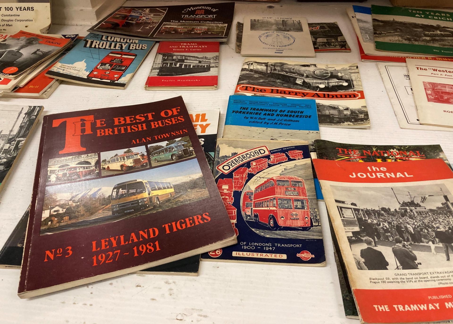Contents to majority of rack - a large quantity of booklets on trams, trolley buses, railways, - Image 4 of 5