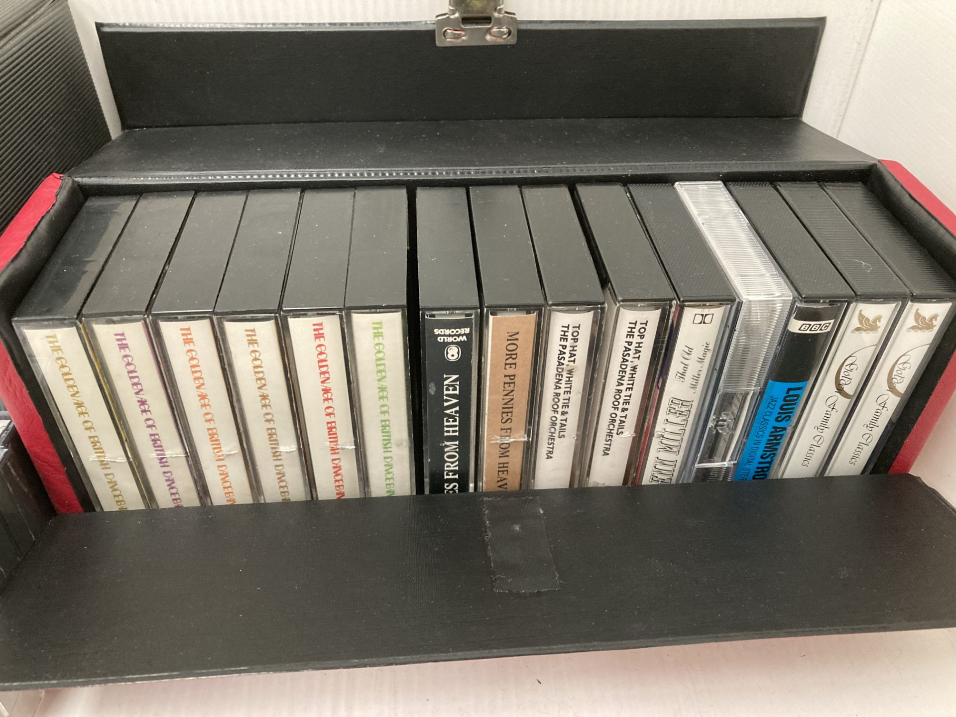 Four vinyl cassette tape cases and forty five various cassette tapes - organ music, jazz, - Image 4 of 4