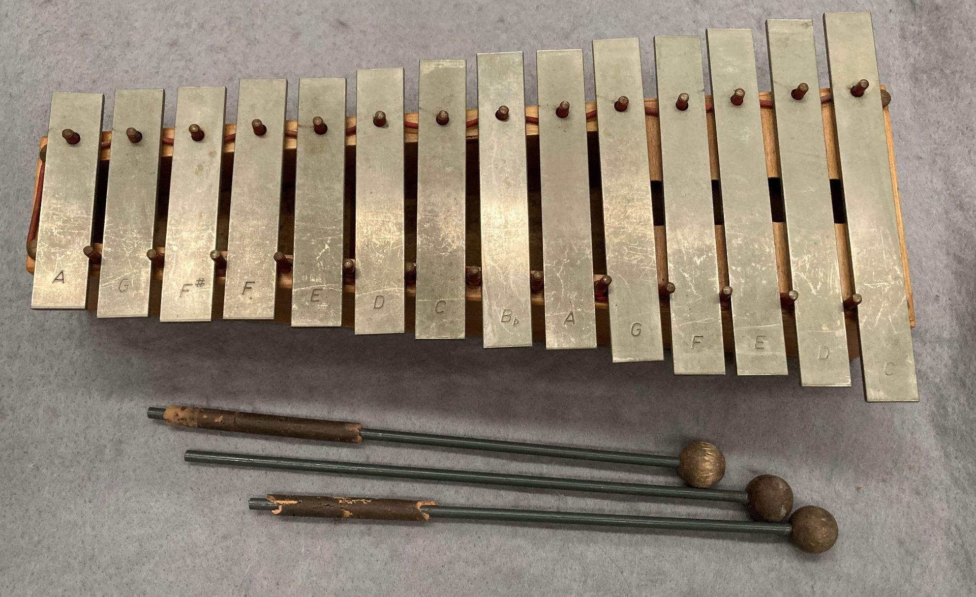 A xylophone, - Image 2 of 5