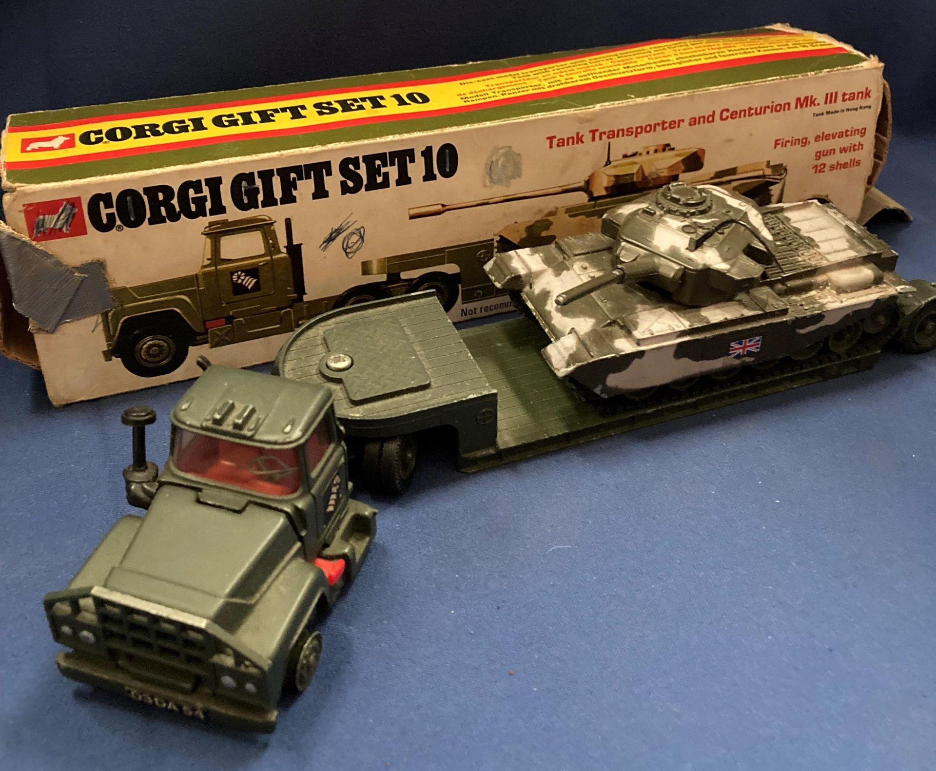Corgi gift set 10 tank transporter and Centurion MKIII tank in box (box play worn) (S1 glass cab - Image 4 of 4
