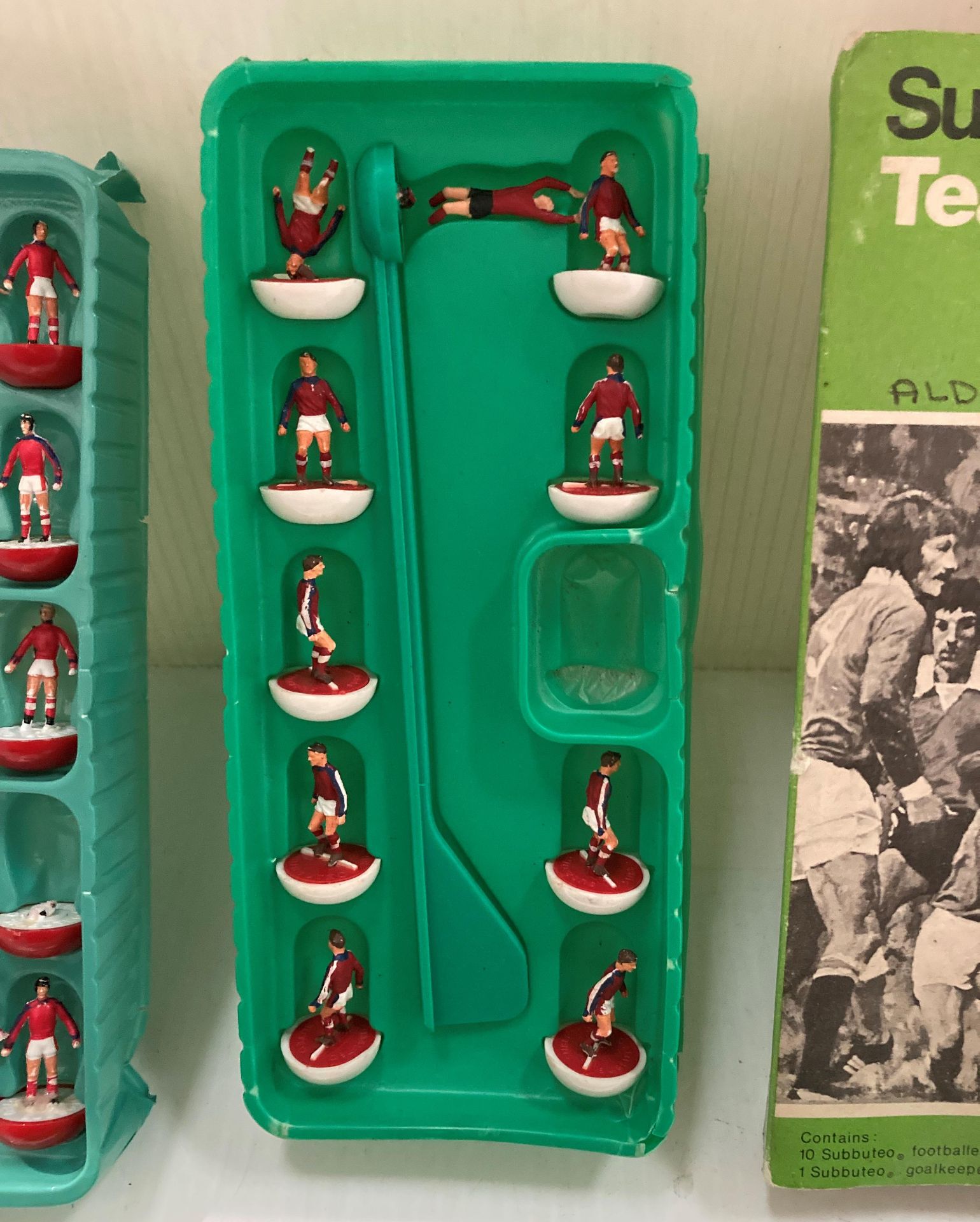 Subbuteo Team 327 West Ham United 2nd including ten players (one player in blue) and goalie in box, - Image 3 of 4
