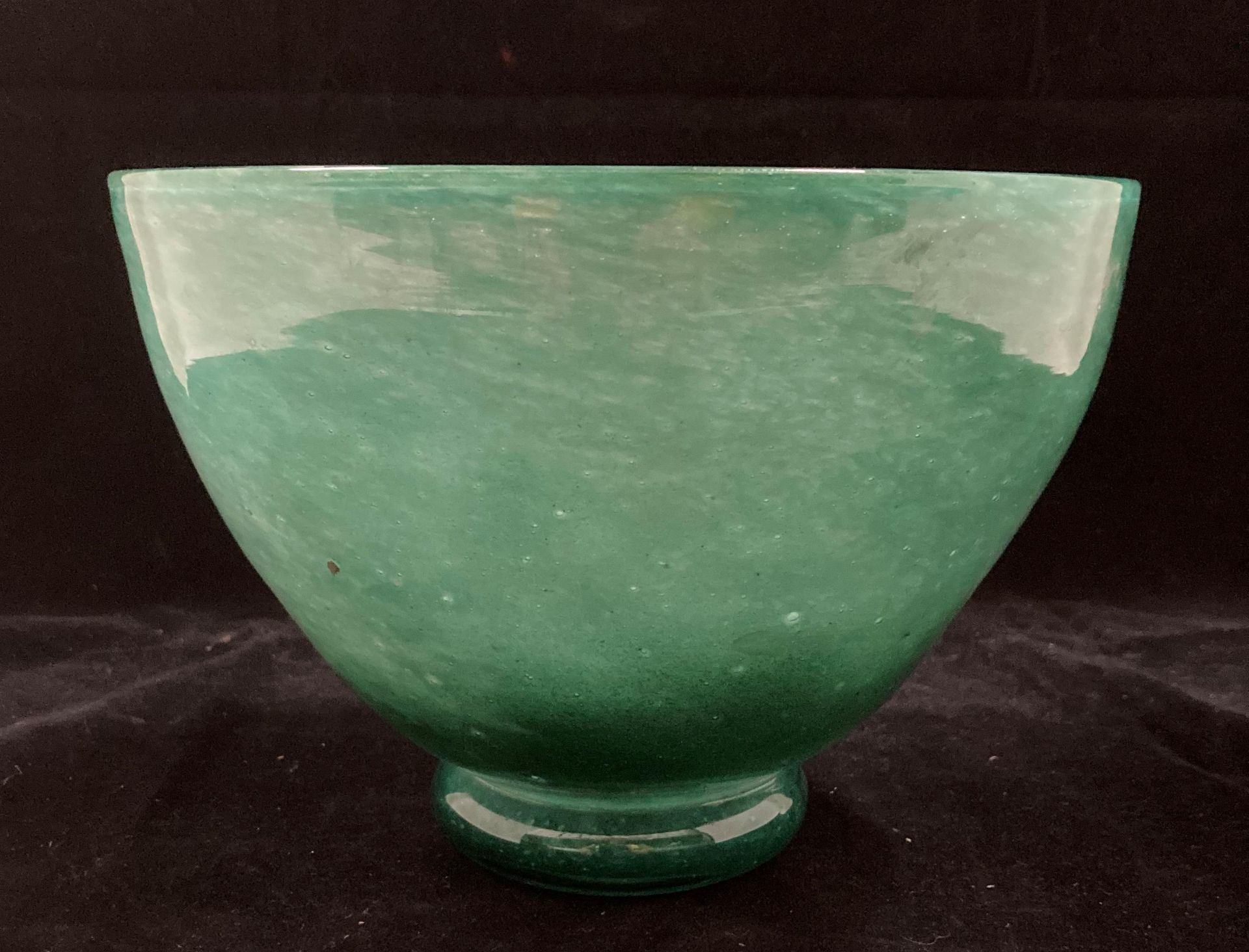 A Whitefriars cloudy green glass bowl 20cm diameter and 14cm high - Image 4 of 4