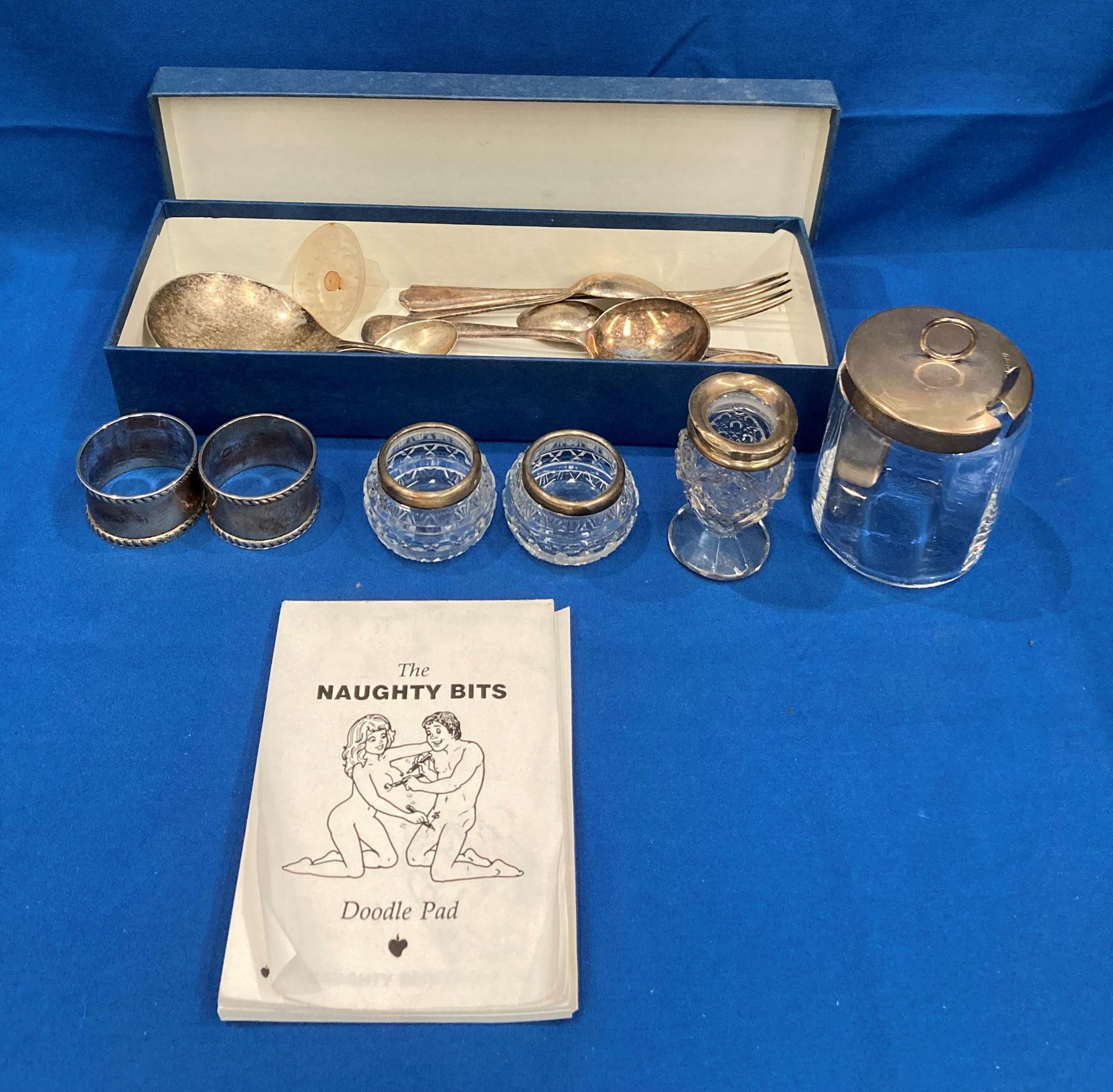Contents to tray - two matching silver napkin rings - weight 2.