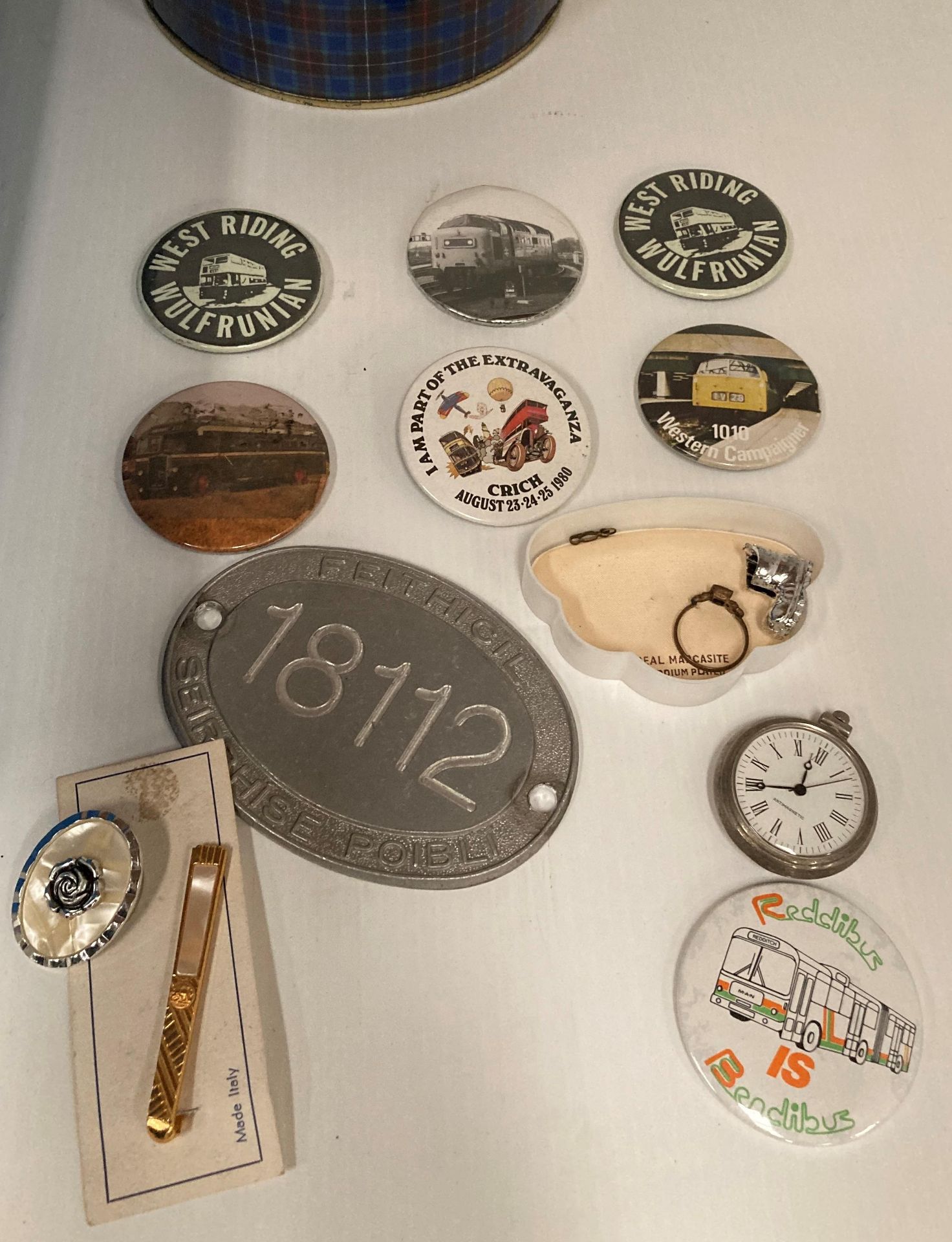 Contents to tray - assorted railway and bus badges - a LMS Engineers 101 Leeds brass token, - Image 3 of 5