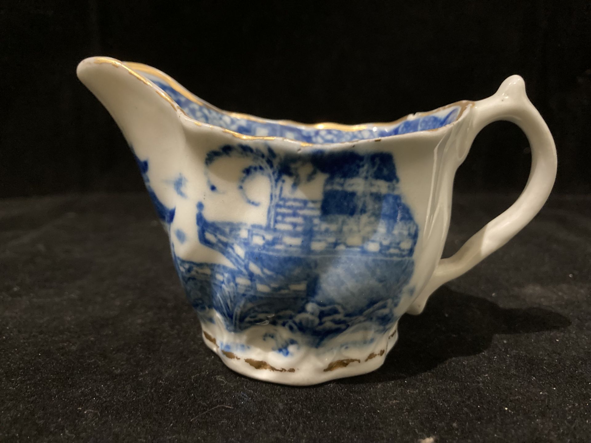 A Nineteenth century Chinese blue and white crackleware vase 23. - Image 7 of 10