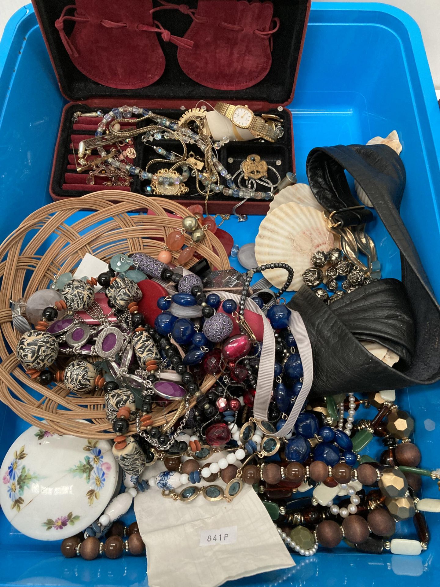 Contents to tray 2 jewellery boxes - 8ct necklace 2.6g, 2 silver award badges, a silver St. - Image 3 of 4