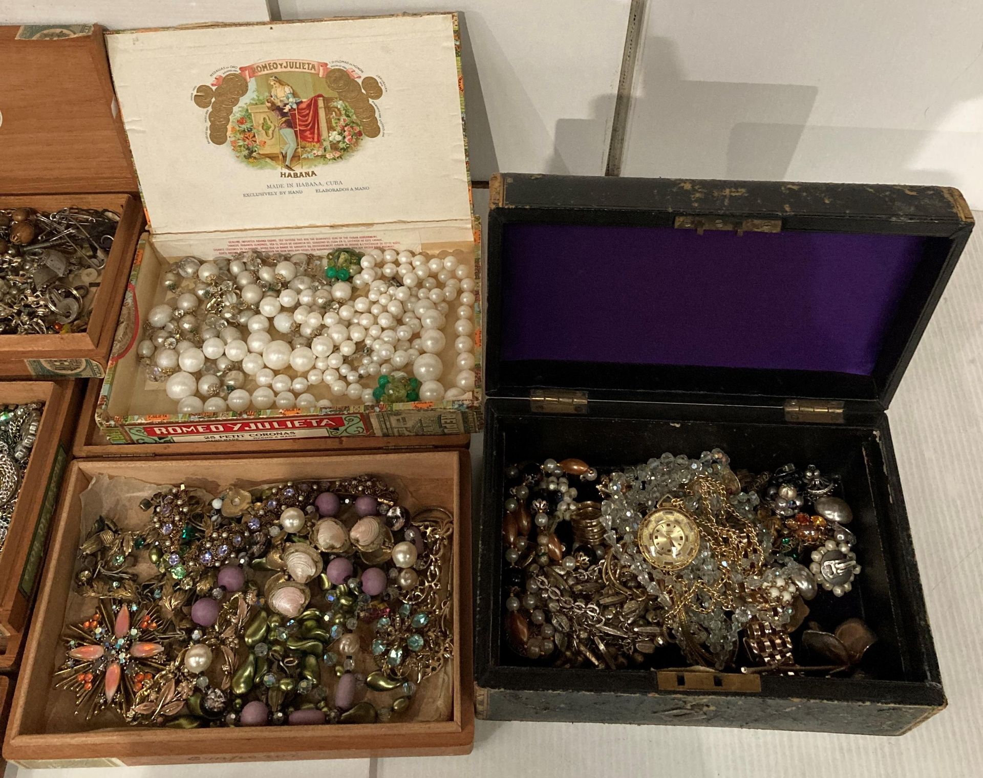 Contents to tray - large quantity of costume jewellery including earrings, necklaces, bracelets, - Image 3 of 3