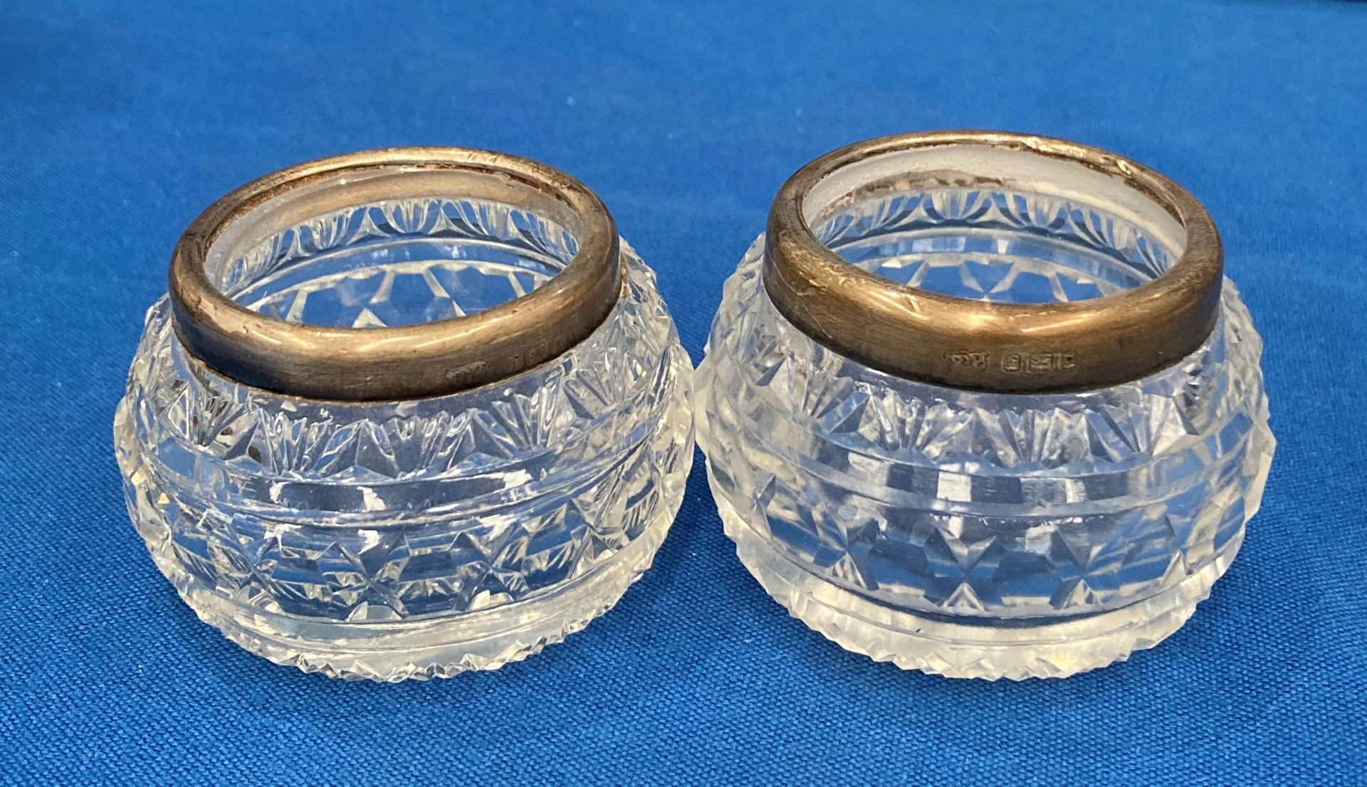 Contents to tray - two matching silver napkin rings - weight 2. - Image 3 of 6