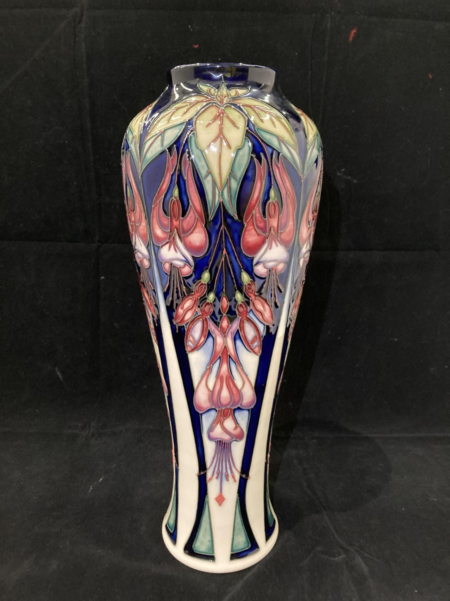 A Moorcroft trial vase in cream, blue and pink glazed pattern - signed to base 'PT Trial 28.07. - Image 4 of 10