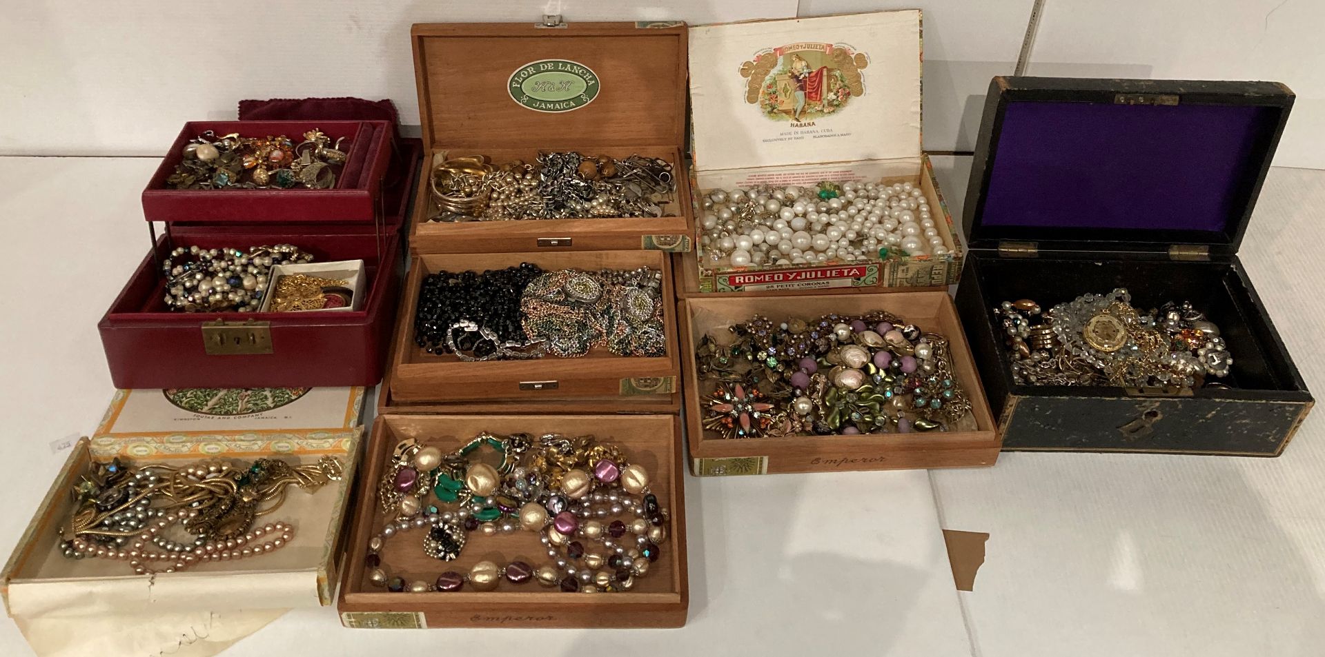 Contents to tray - large quantity of costume jewellery including earrings, necklaces, bracelets,