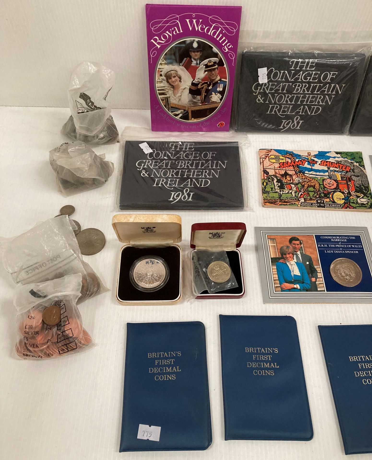 Contents to tray - a Queen Elizabeth The Queen Mothers 80th Birthday silver proof Commemorative - Image 2 of 4