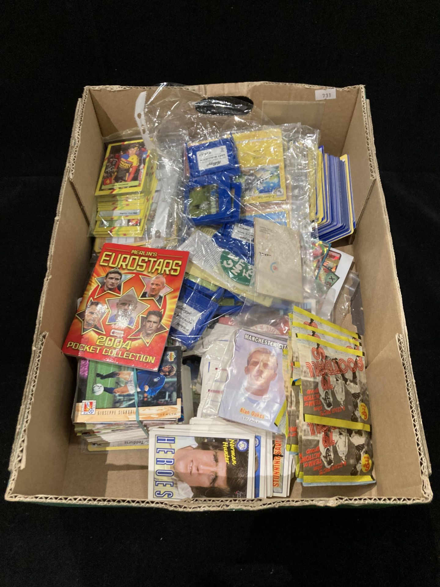 Contents to lid - trade collectors cards all assorted Football including some still sealed packs,