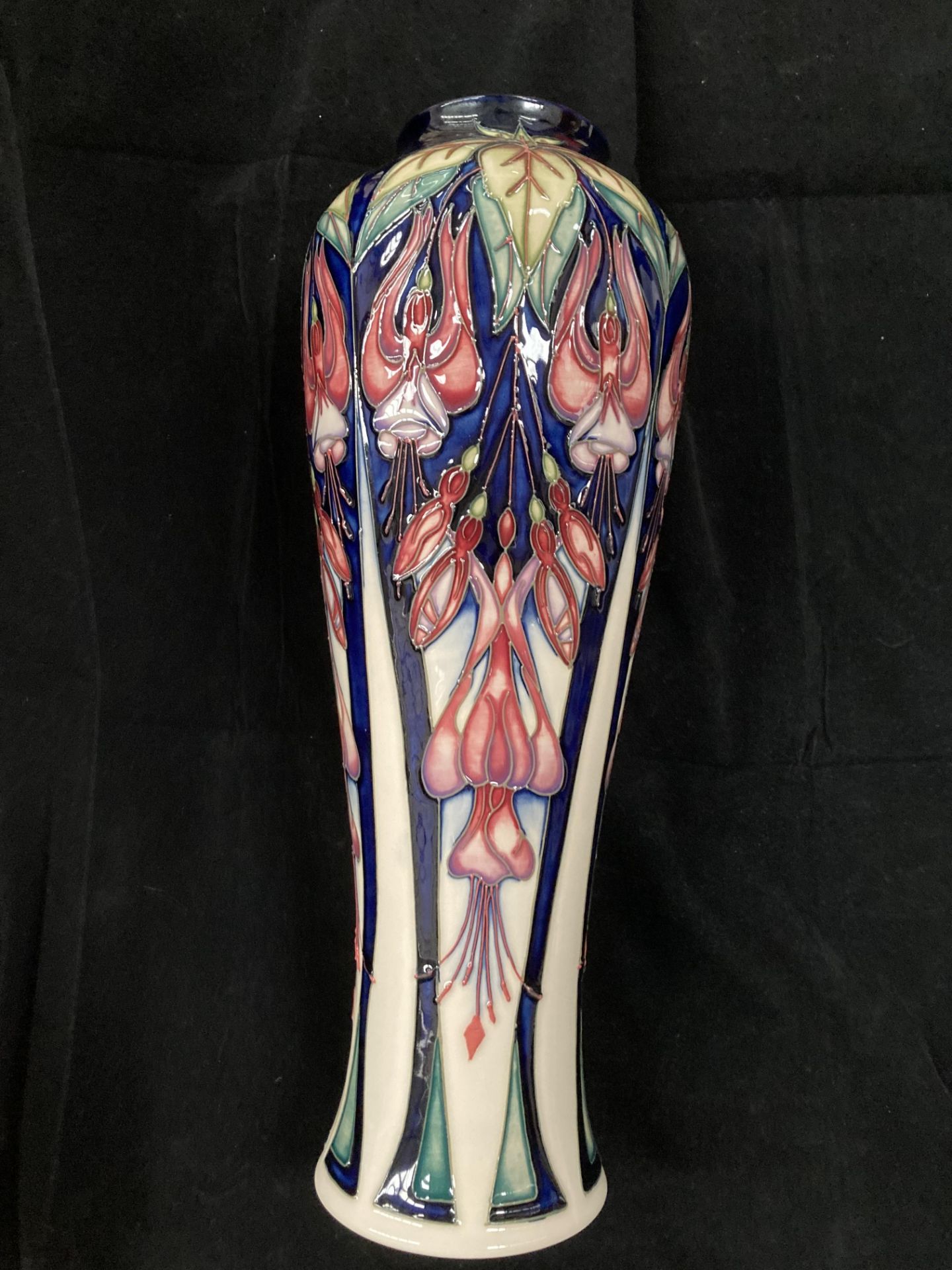 A Moorcroft trial vase in cream, blue and pink glazed pattern - signed to base 'PT Trial 28.07. - Image 7 of 10
