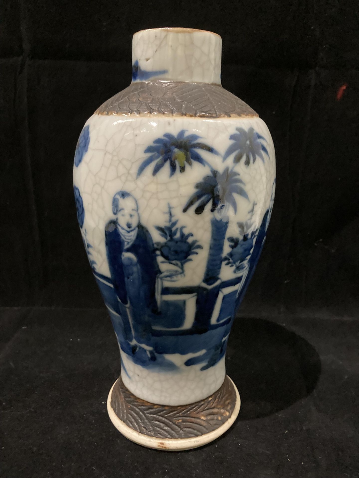 A Nineteenth century Chinese blue and white crackleware vase 23. - Image 10 of 10