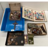 Contents to tray - silver 925 pendant, assorted costume jewellery brooches, necklaces etc,