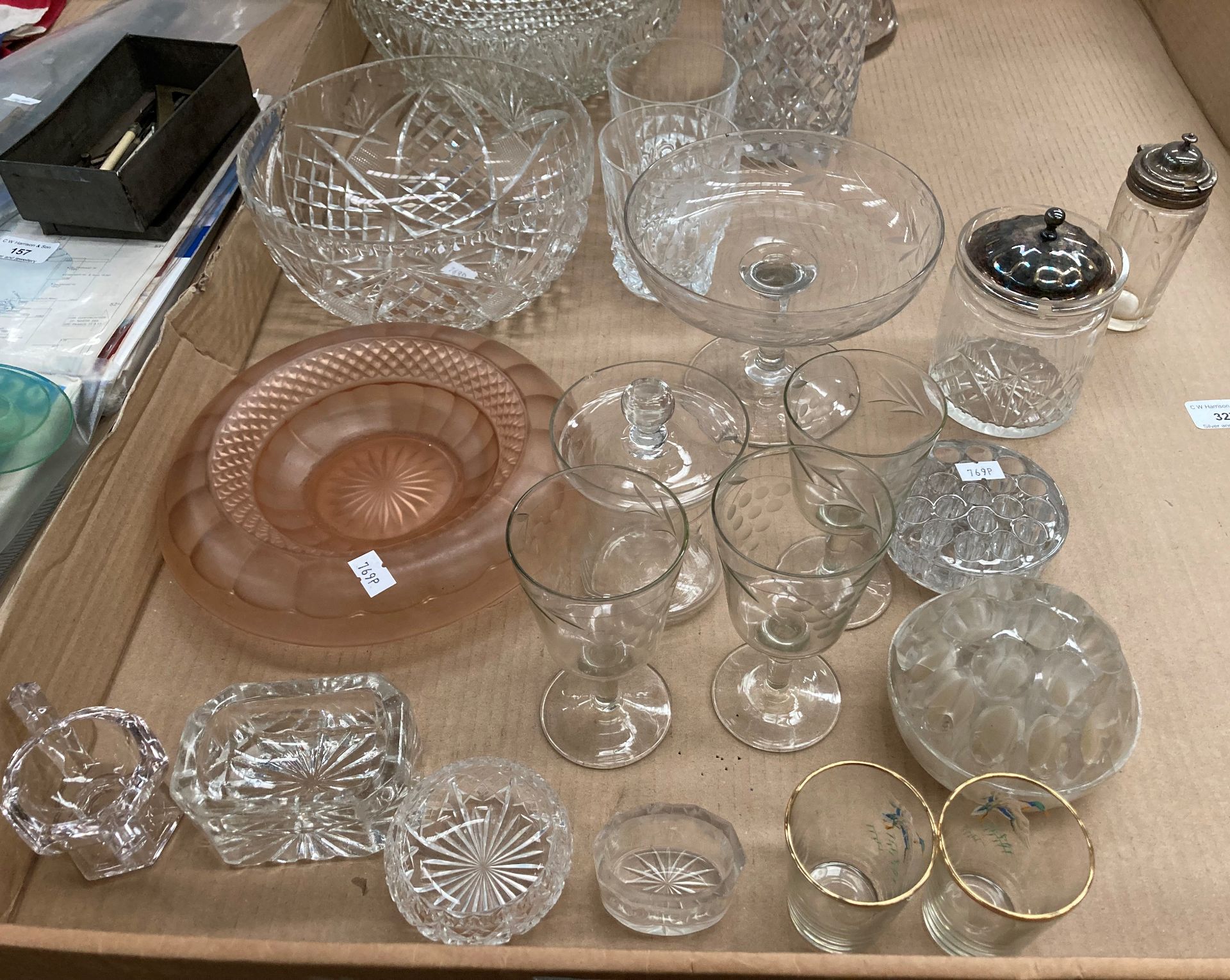 Contents to tray - assorted glassware (22 pieces) including decanter, bowls, jug, - Image 3 of 3