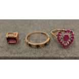 9ct gold (375) ring with a pink centre stone surrounded by 15 smaller pink stones (one missing) in