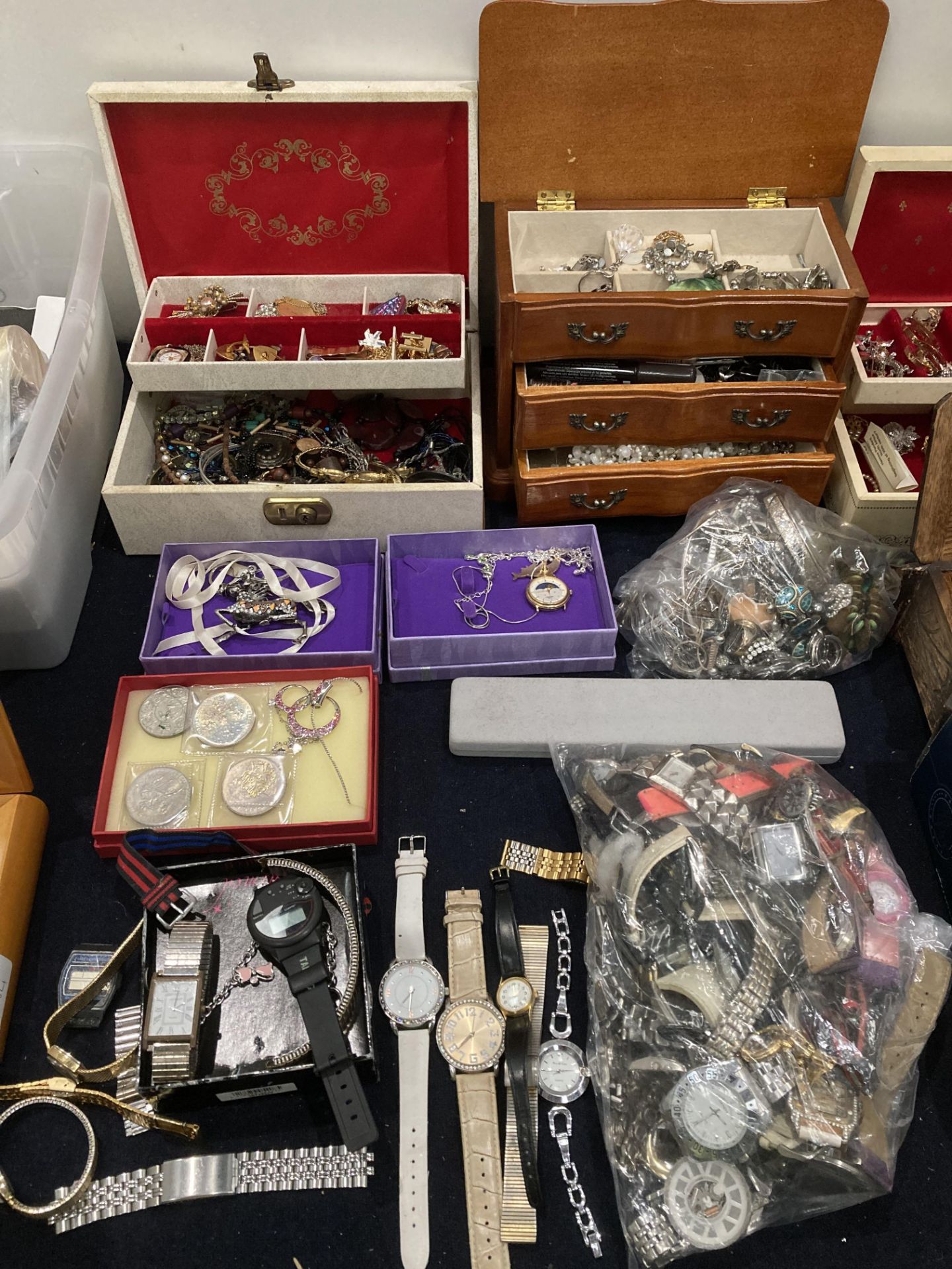 Contents to tray - large quantity of assorted watches, some spares and repairs only, - Image 3 of 5