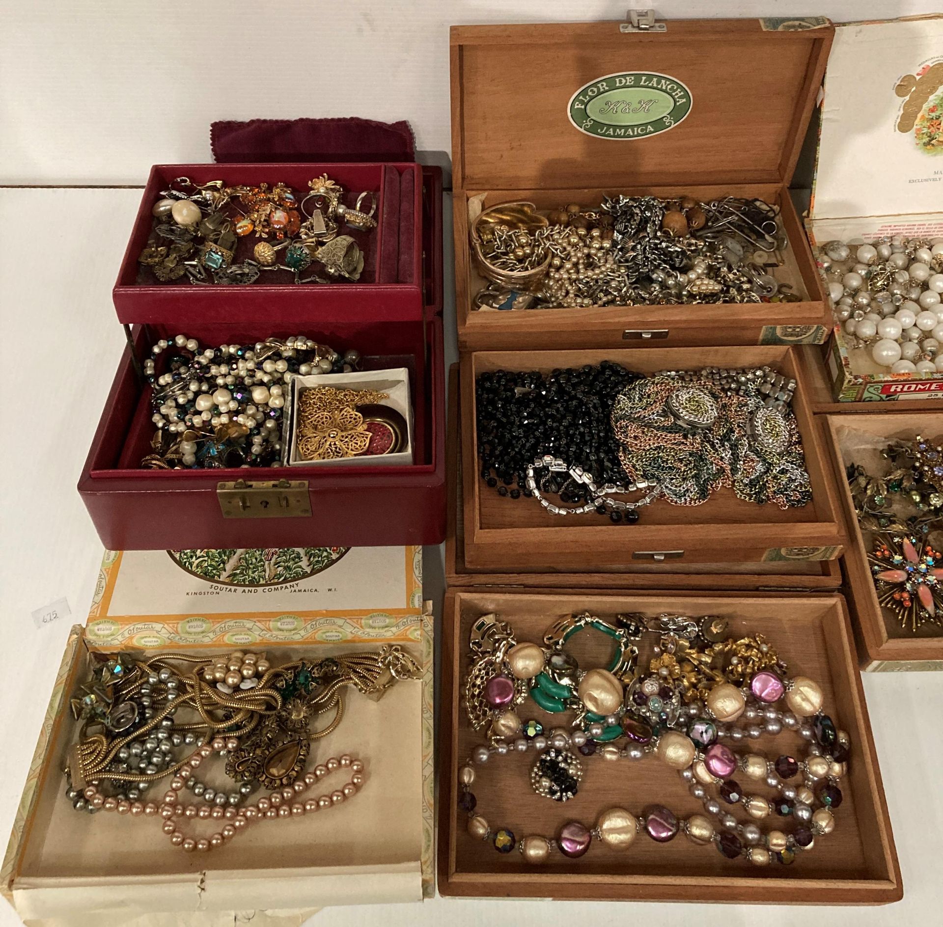 Contents to tray - large quantity of costume jewellery including earrings, necklaces, bracelets, - Image 2 of 3