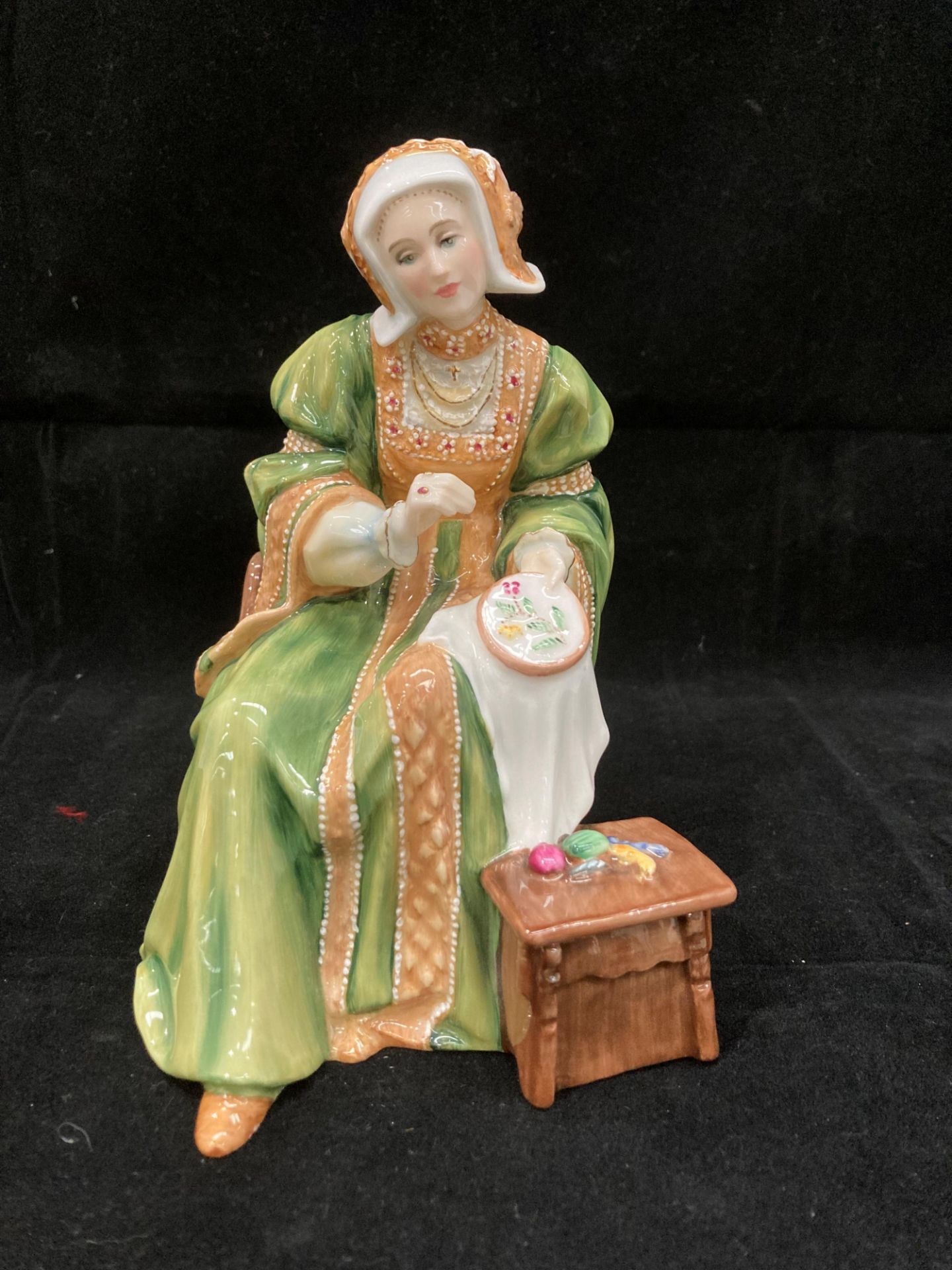 A Royal Doulton Limited Edition figurine of 'Anne of Cleeves' HN3356 No 40/9500 16cm high,