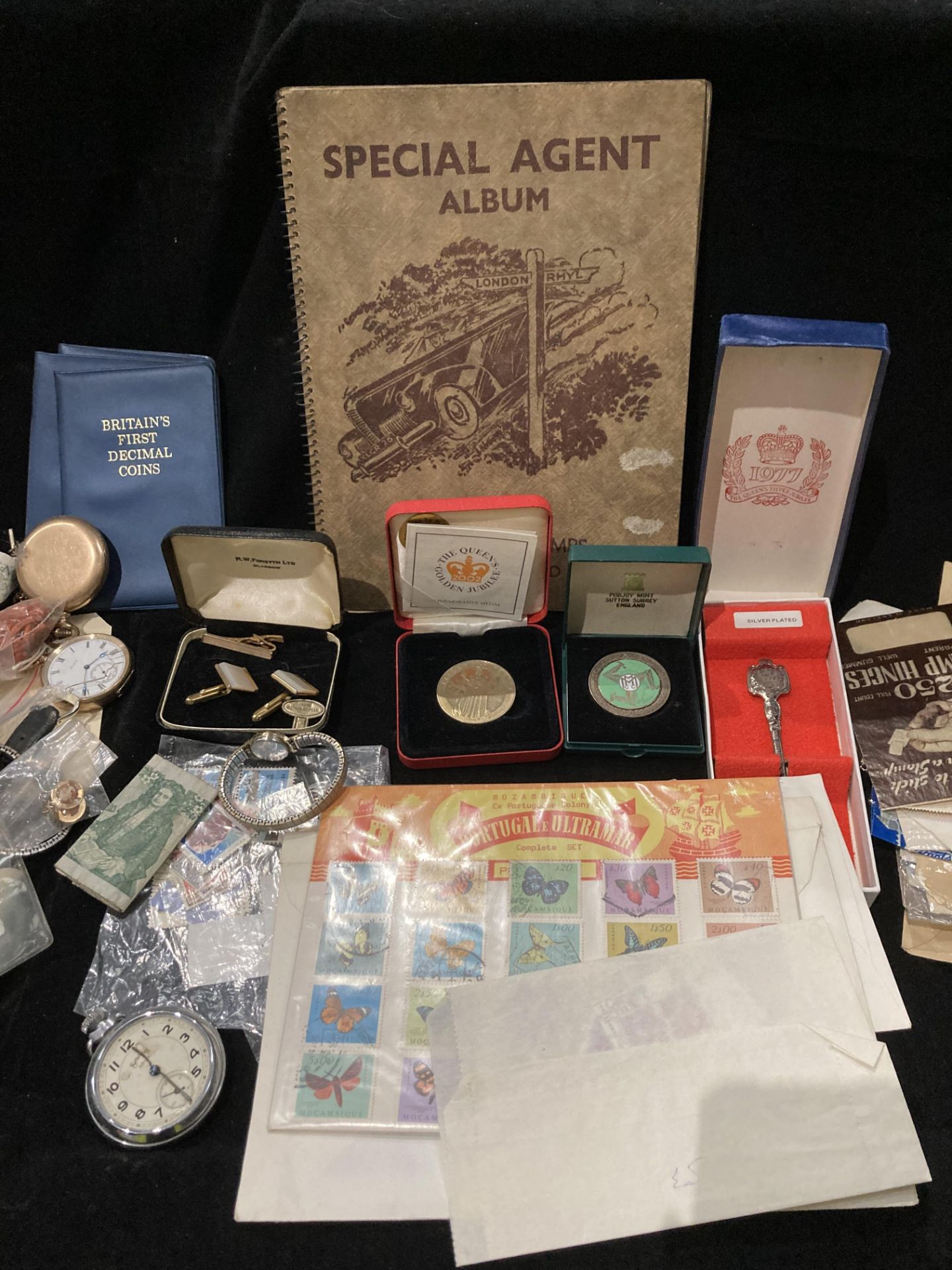 Contents to plastic box - assorted coins and bank notes etc including a small quantity of stamps. - Image 3 of 4