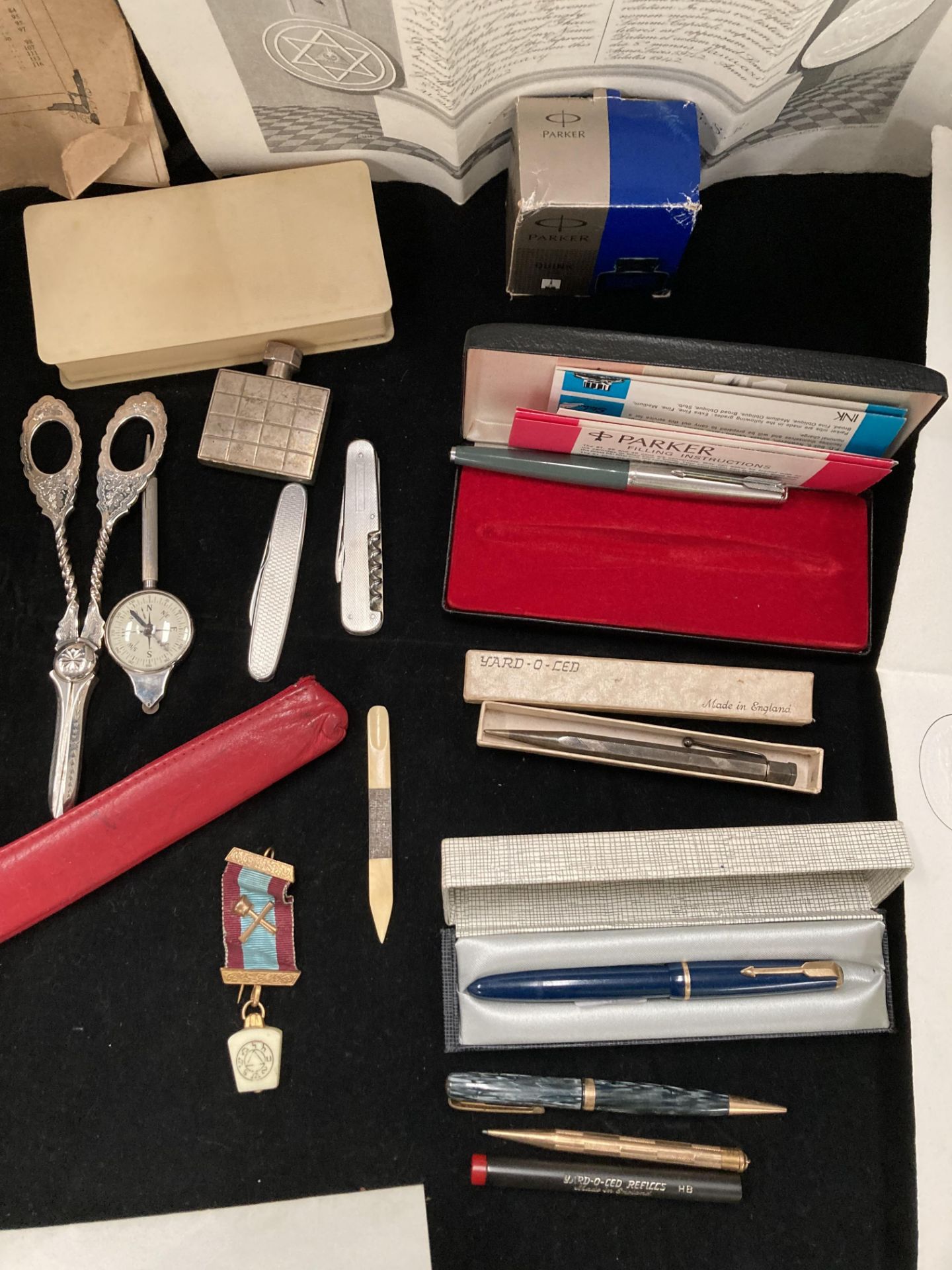 Contents to plastic tray - Masonic ephemera, Parker fountain pen (boxed), another with 14k nib, - Image 5 of 5