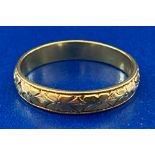 AN 18ct yellow gold d/c wedding ring - total weight 2.9 grams, ring size N.