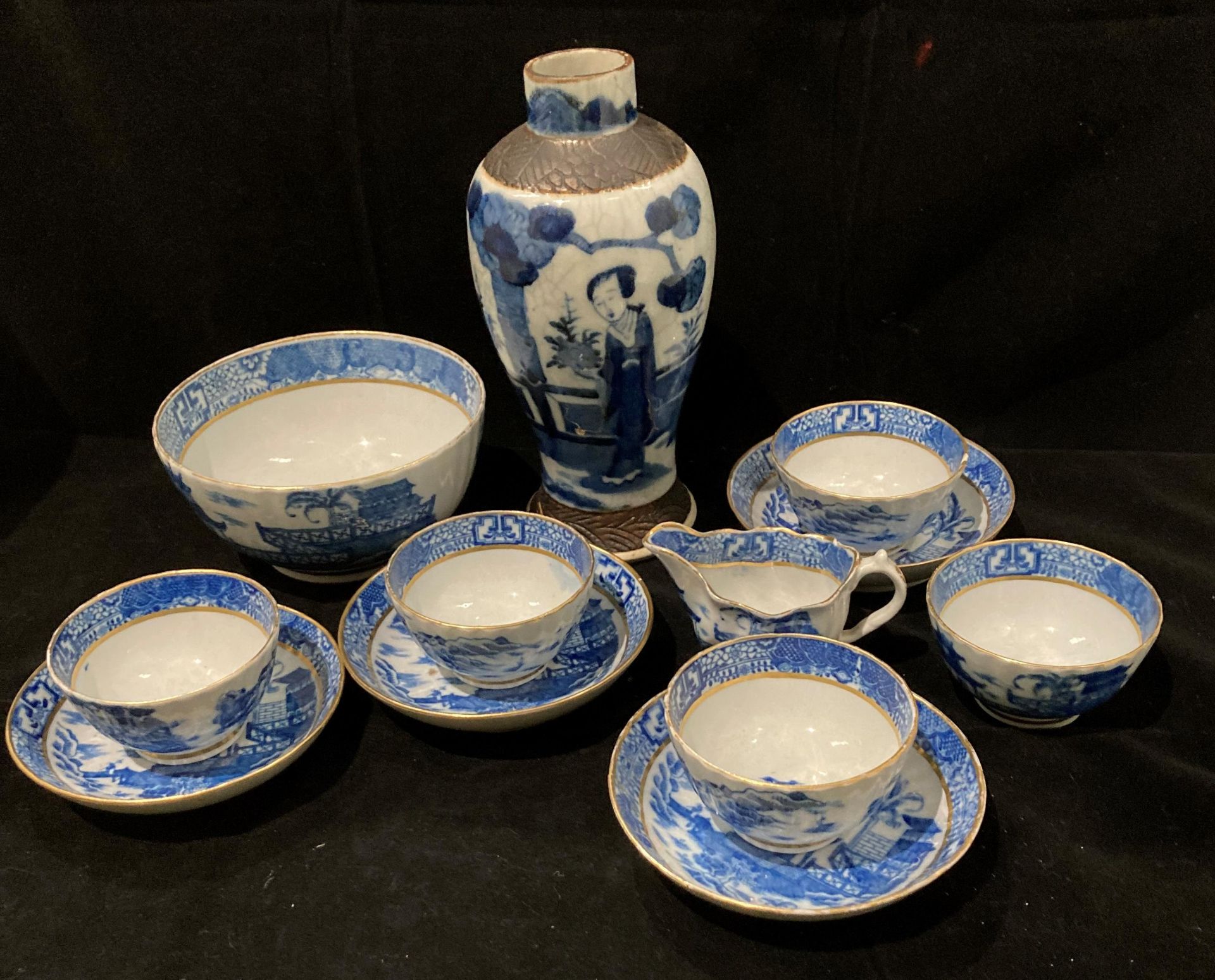 A Nineteenth century Chinese blue and white crackleware vase 23.