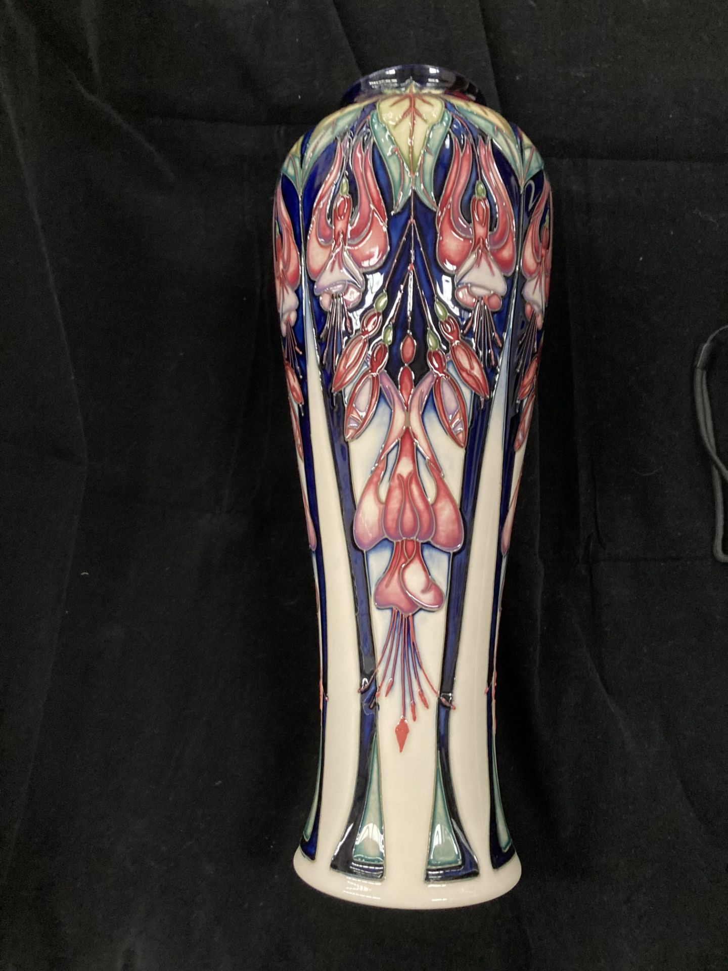 A Moorcroft trial vase in cream, blue and pink glazed pattern - signed to base 'PT Trial 28.07. - Image 8 of 10