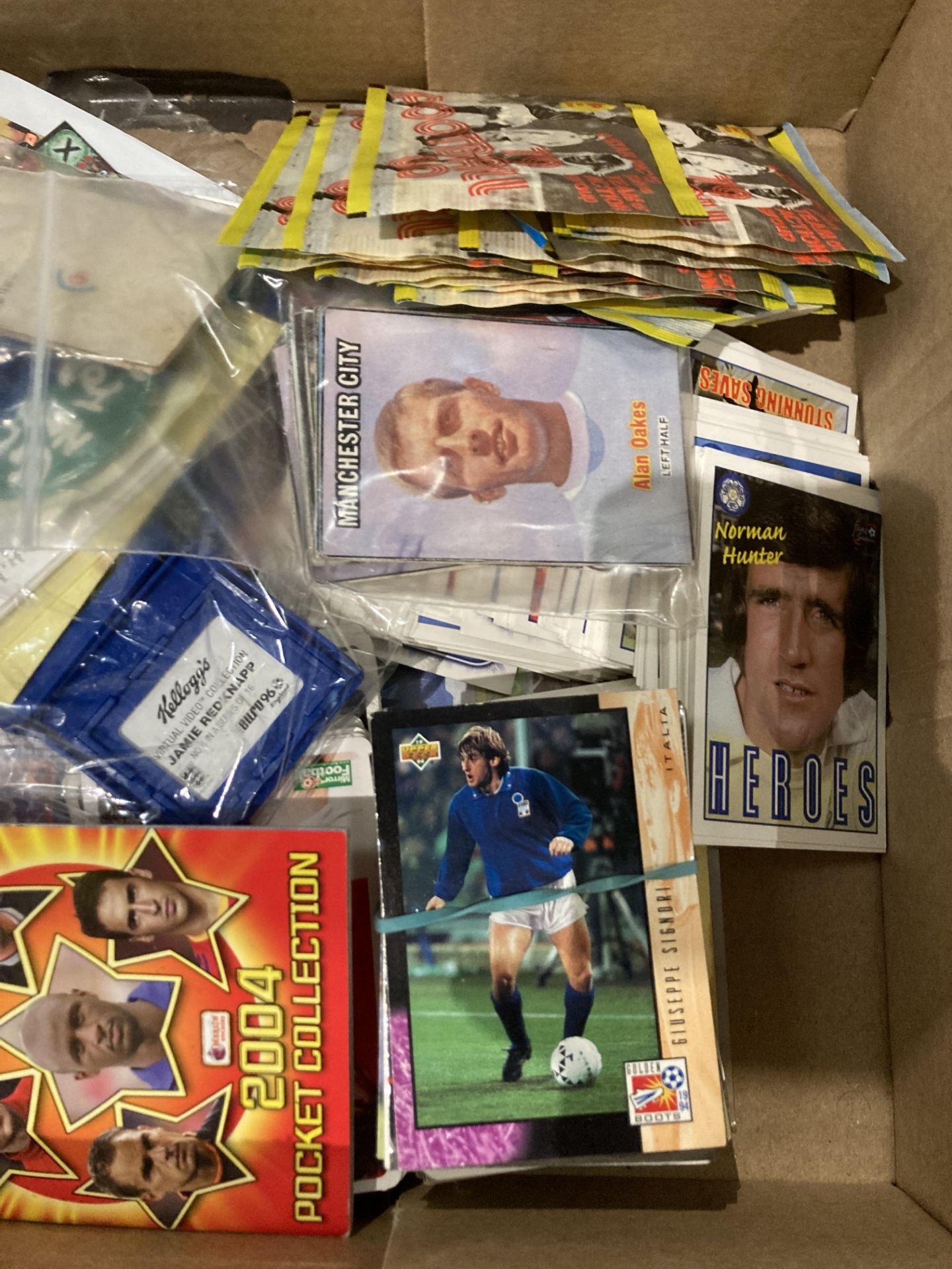 Contents to lid - trade collectors cards all assorted Football including some still sealed packs, - Bild 2 aus 16