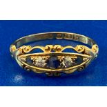 An 18ct yellow gold Victorian ring with three graduated and two old cut diamonds - total weight 2