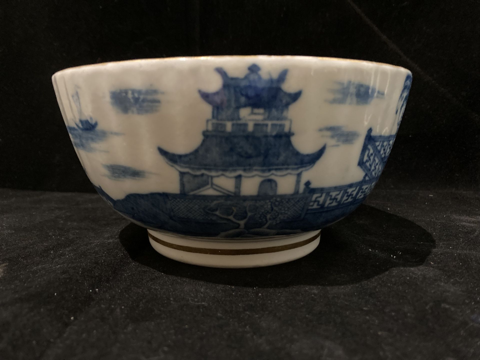 A Nineteenth century Chinese blue and white crackleware vase 23. - Image 4 of 10