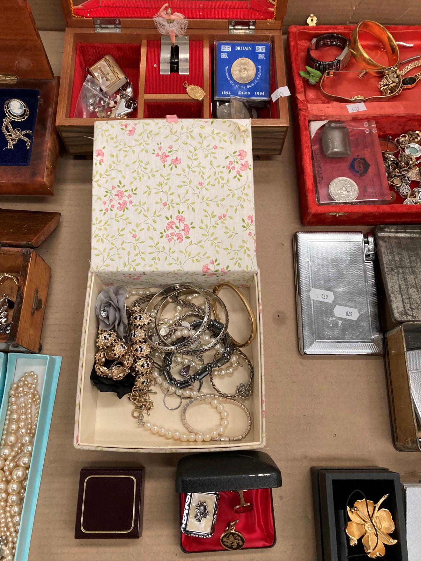 Contents to tray - large quantity of costume jewellery including silver ladies engraved bangle, - Image 3 of 4