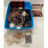 Contents to tray 2 jewellery boxes - 8ct necklace 2.6g, 2 silver award badges, a silver St.
