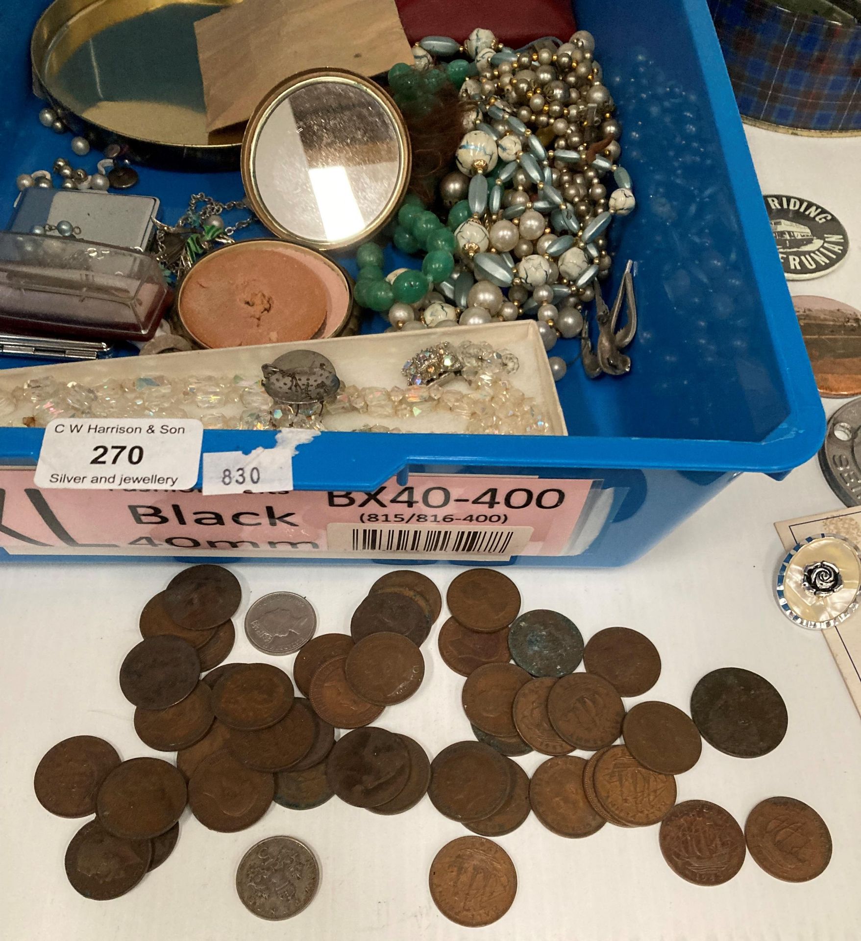 Contents to tray - assorted railway and bus badges - a LMS Engineers 101 Leeds brass token, - Image 5 of 5