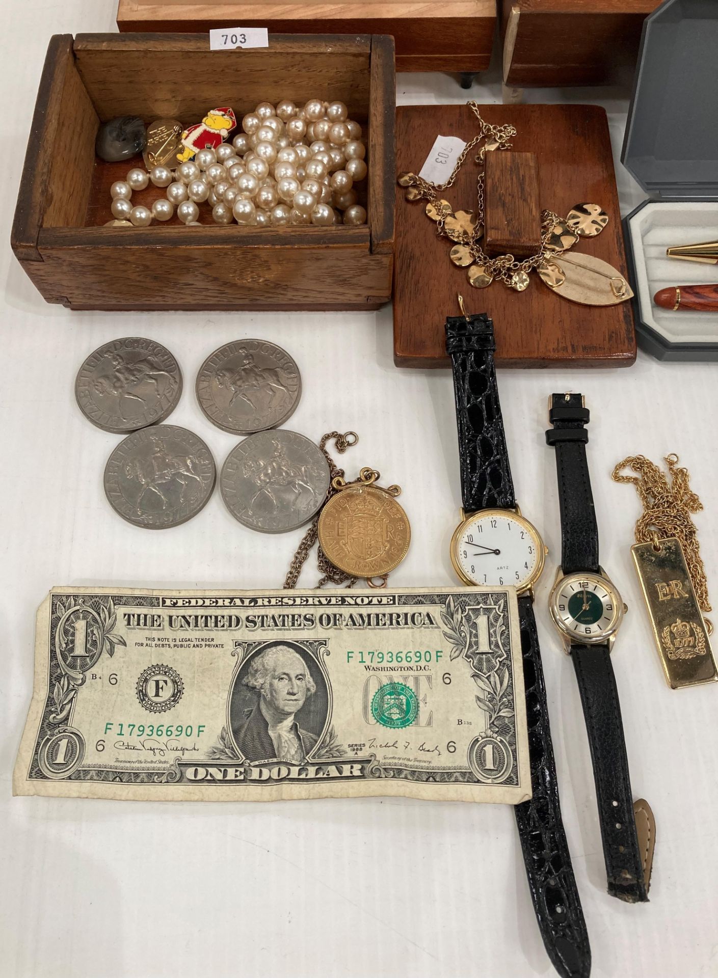 Contents to tray - assorted coins and costume jewellery USA One Dollar bank note, - Image 3 of 4