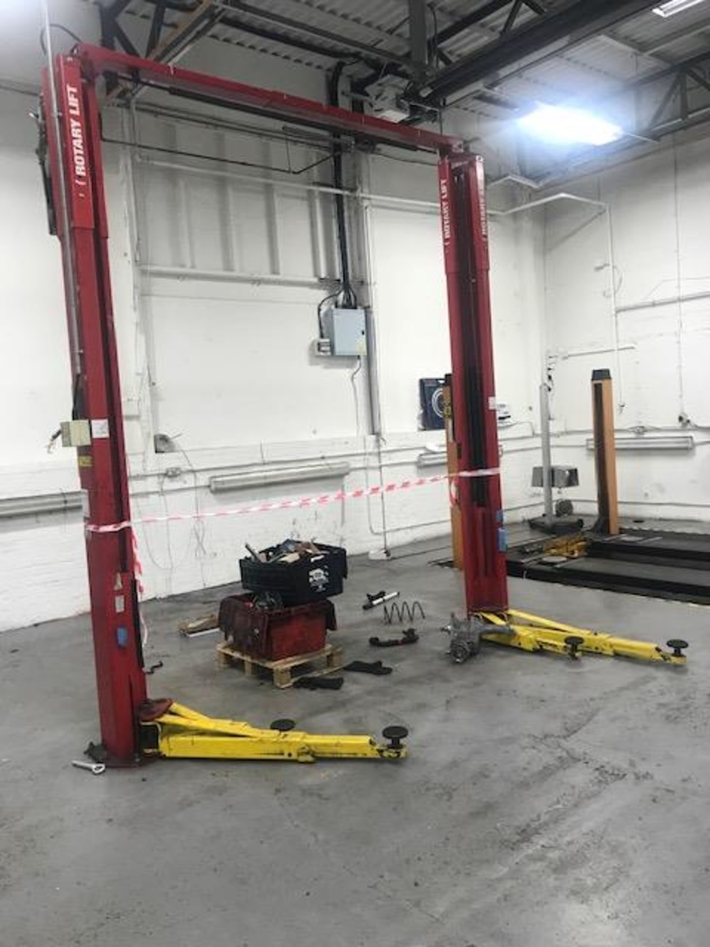 A Rotary Lift SPOA3TS SWL 3000kg Red 2 Post Lift, YOM 2007, sn. - Image 7 of 8