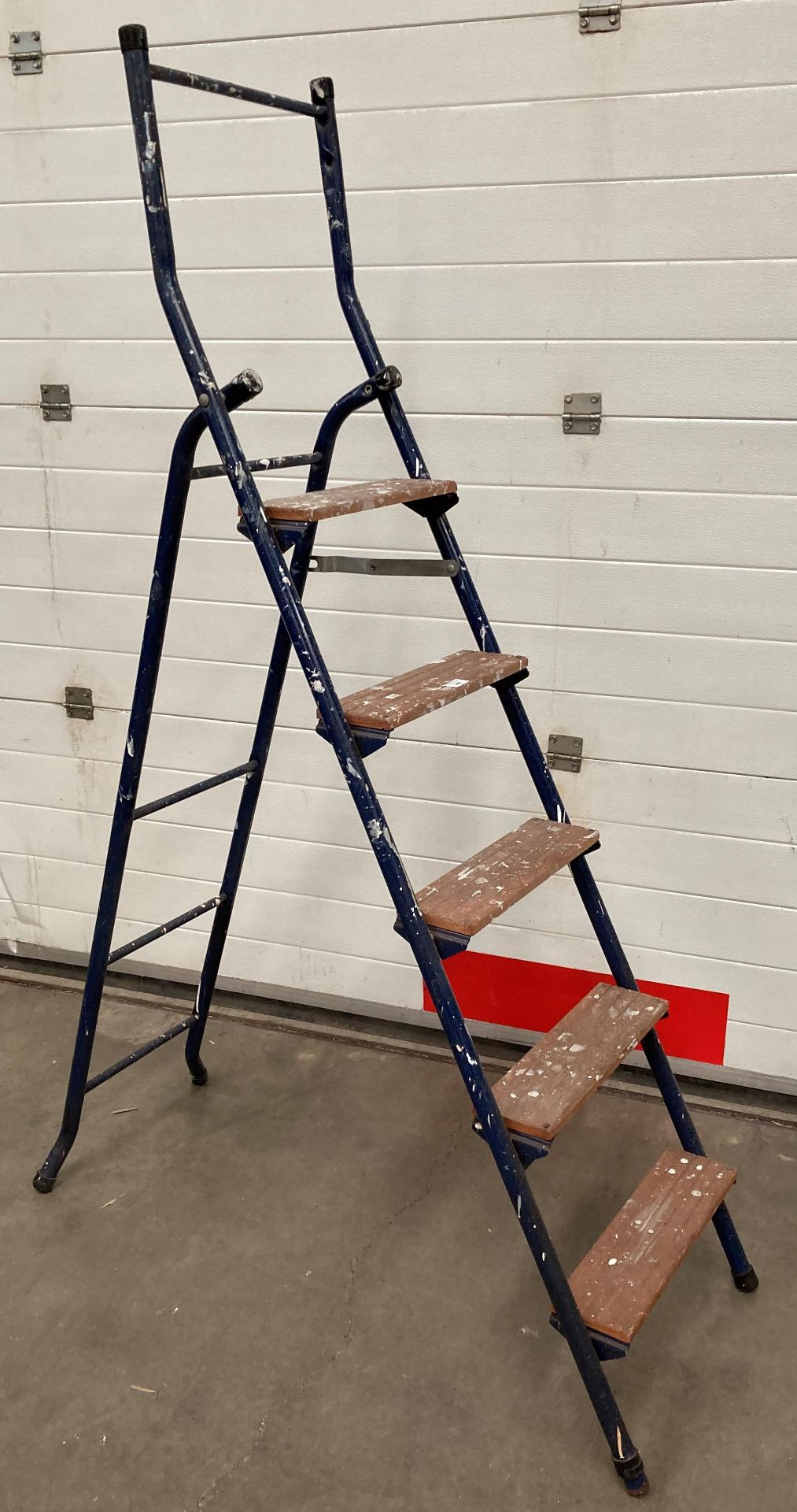 Blue painted 5 rung step ladder (roller door) - Image 2 of 2