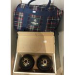 Pair of Crown Conquest Henselite bowls boxed and a Taylor Bowls four bowl bag R01